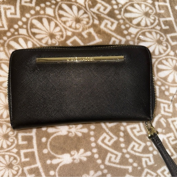Steve Madden Zippy Black Zip Around Organizer Wallet - Picture 2 of 9